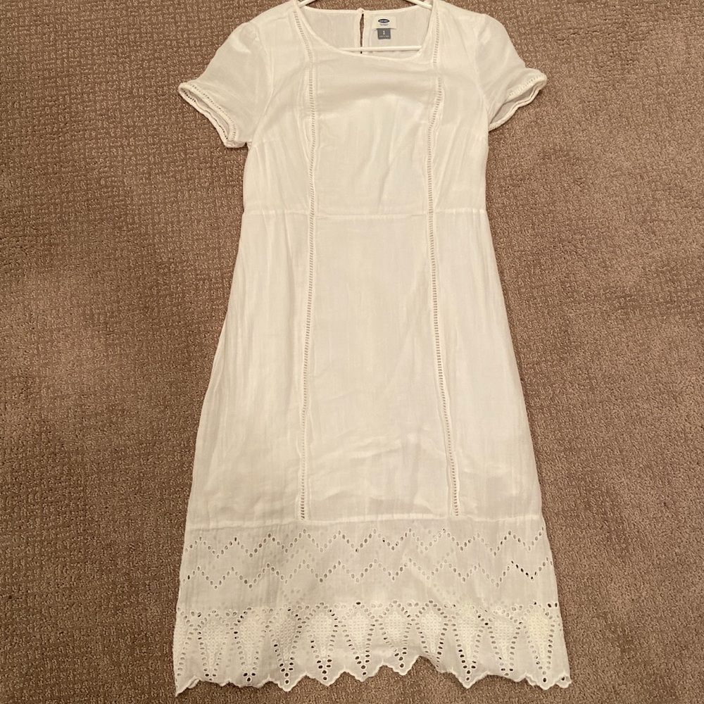 white short sleeve knee length dress